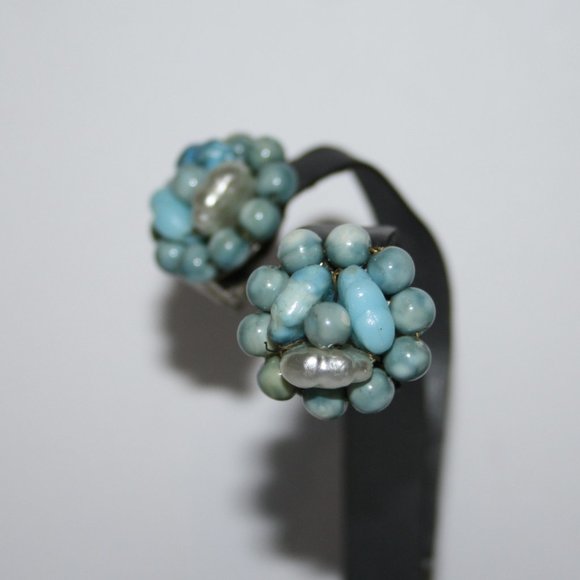 Vintage blue clip on earrings - Picture 2 of 4